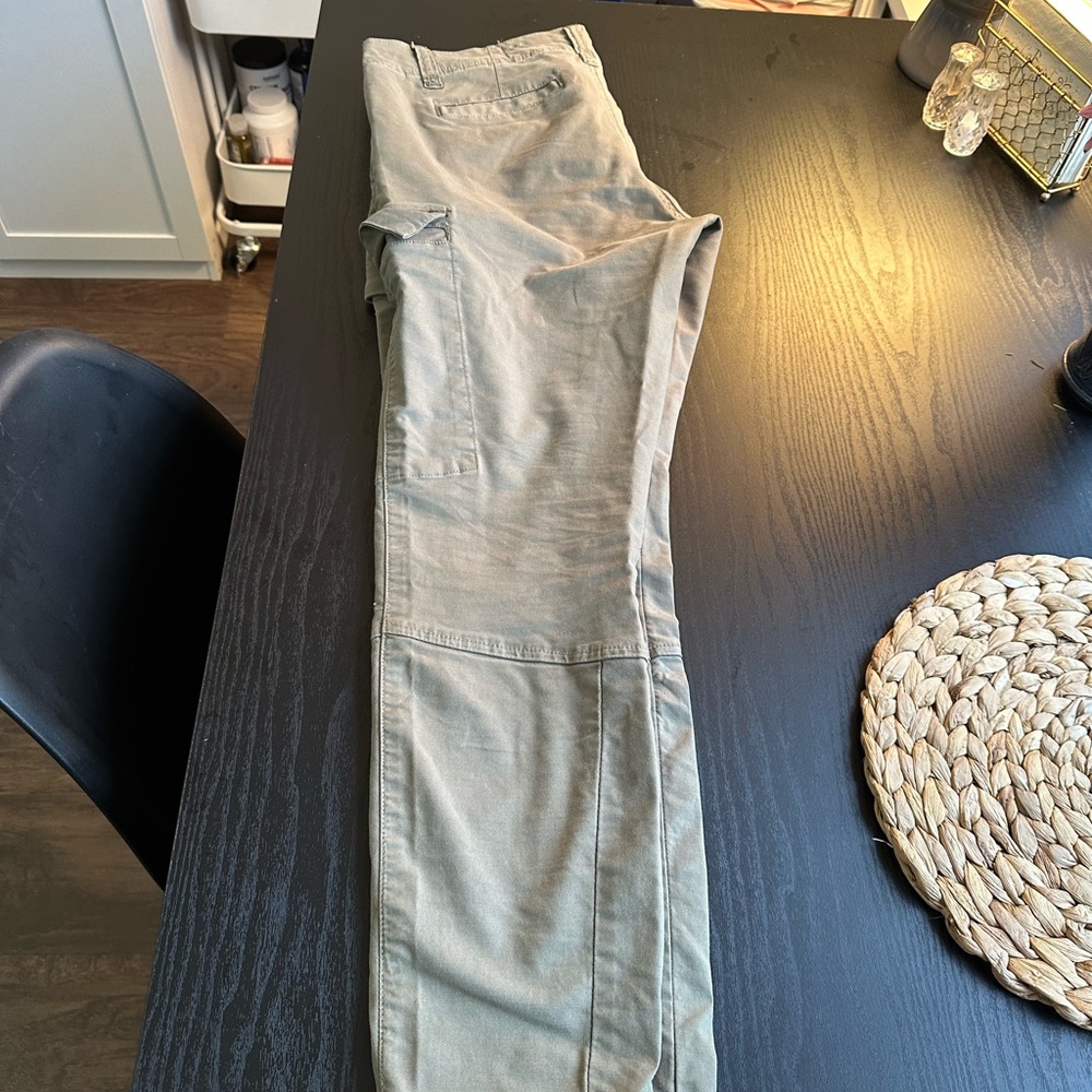 Joes jeans Chelsea military cargo chino pants olive green